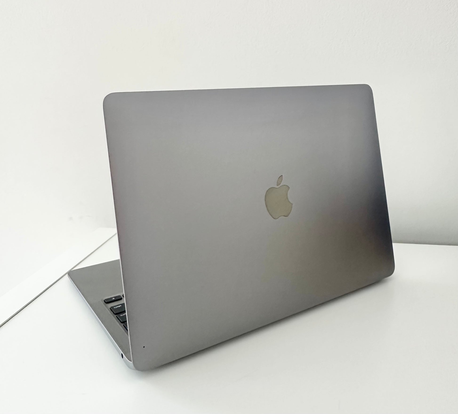 MacBook Air (Retina, 13-inch, 2020) Space Gray - Intel – Phoenix MacBook Air (Retina, 13-inch, 2020) Space Gray - Intel – Phoenix
